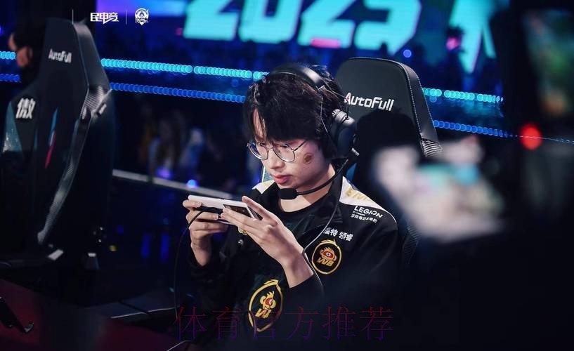 今天是梓墨22岁生日，WB发文：漫天的金色雨都在为你加冕